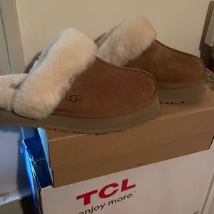 Women Ugg slippers